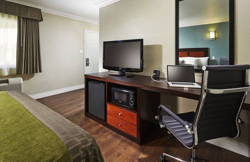 Downey Hotel | American Inn