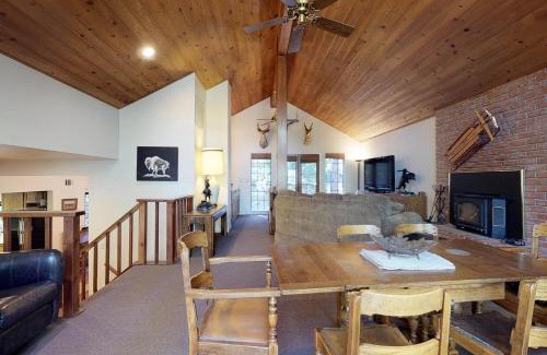 Shaver Lake House | American Pride