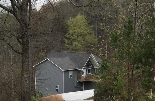 La Follette House | American Spirit: Enjoy the Fall colors! Take a day trip to Pigeon Forge!