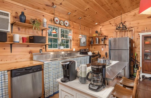 Valley Head House | Americana Farm Summar