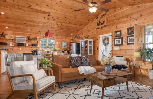 Valley Head House | Americana Farm Summar
