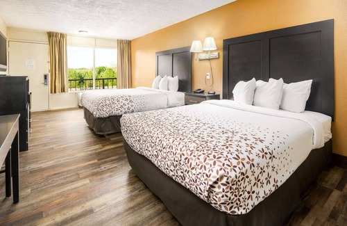 Pigeon Forge Hotel | Americana Inn, a Travelodge by Wyndham