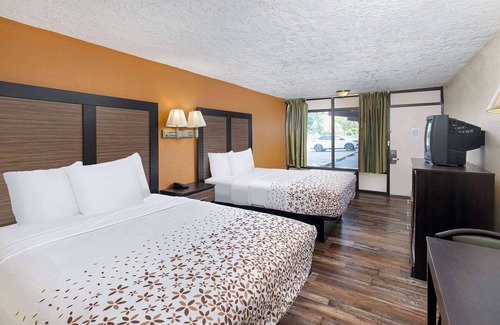 Pigeon Forge Hotel | Americana Inn, a Travelodge by Wyndham