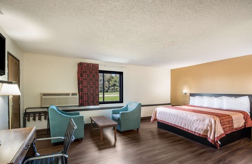 Harrisonville Hotel | Americas Best Value Inn & Suites Harrisonville