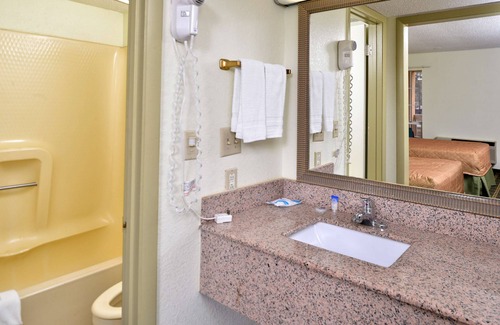 Northlake Hotel | Americas Best Value Inn Anderson, SC