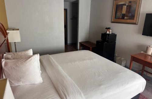 Hayward Cabin | Americas Best Value Inn Hayward