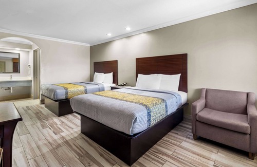 Northside Hotel | Americas Best Value Inn Houston Heights at I-45