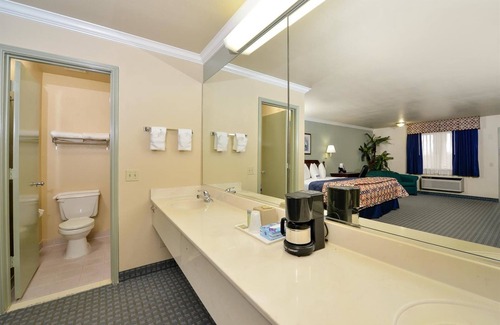 Southeast Houston Hotel | Americas Best Value Inn Houston Hobby Airport