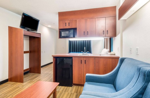 Brunswick Hotel | Americas Best Value Inn & Suites Brunswick