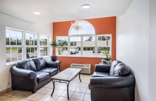 Brunswick Hotel | Americas Best Value Inn & Suites Brunswick
