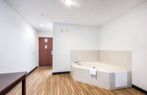 Brunswick Hotel | Americas Best Value Inn & Suites Brunswick