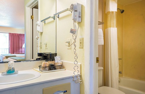 June Park Hotel | Americas Best Value Inn & Suites Melbourne