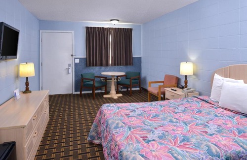 Branson Theater District Hotel | Americas Best Value Inn & Suites Branson - Near the Strip