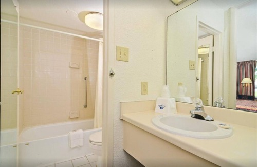Wilson Apartment | Americas Best Value Inn Wilson - UNIT 6 (ONE BED) GROUND FLOOR