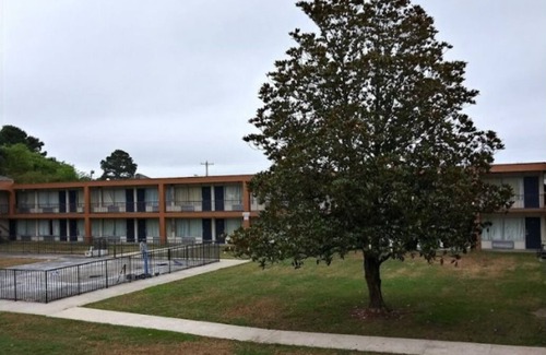 Wilson Apartment | Americas Best Value Inn Wilson - UNIT 2 (one bed) ground floor