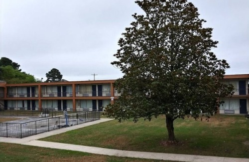Wilson Apartment | Americas Best Value Inn Wilson - UNIT 8 2 BED GROUND FLOOR