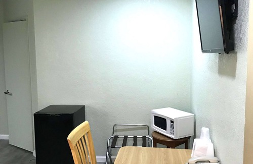 Visalia Hotel | Americas Best Value Inn Visalia