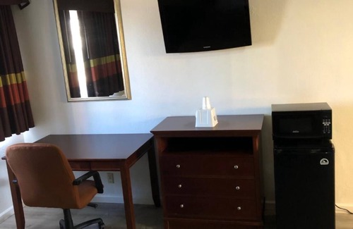 Visalia Hotel | Americas Best Value Inn Visalia