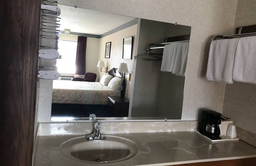 Bardstown Hotel | Americas Inn