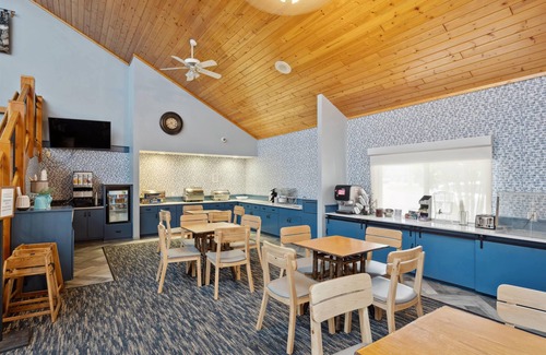 Wisconsin Dells Hotel | AmericInn by Wyndham Wisconsin Dells