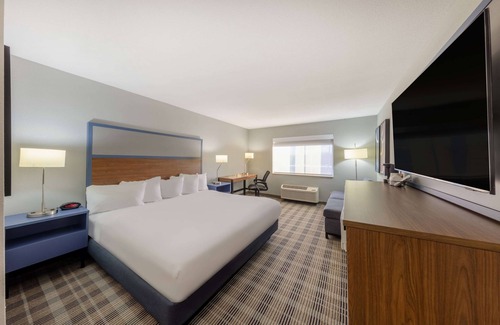 Duluth Hotel | AmericInn by Wyndham Duluth