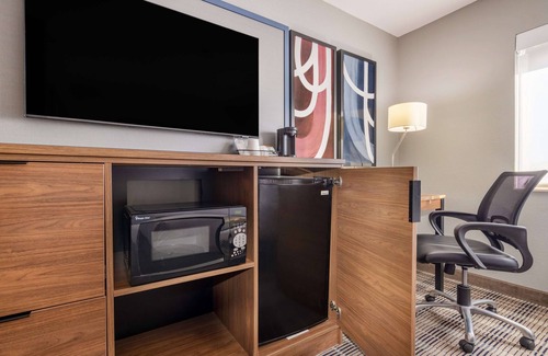 Duluth Hotel | AmericInn by Wyndham Duluth