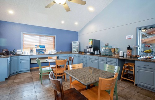 Eau Claire Hotel | AmericInn by Wyndham Eau Claire