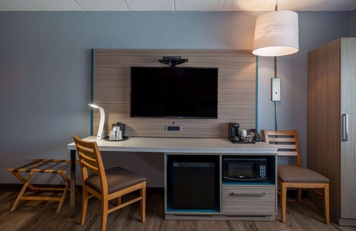 Eau Claire Hotel | AmericInn by Wyndham Eau Claire