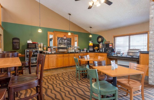Hartford Hotel | AmericInn by Wyndham Hartford WI