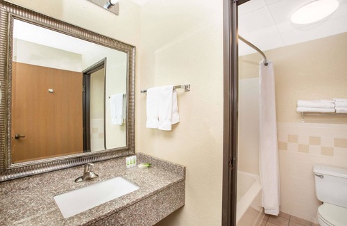 Lincoln Hotel | AmericInn by Wyndham Lincoln North