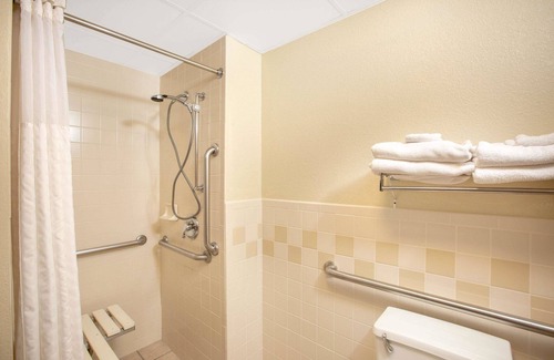 Lincoln Hotel | AmericInn by Wyndham Lincoln North