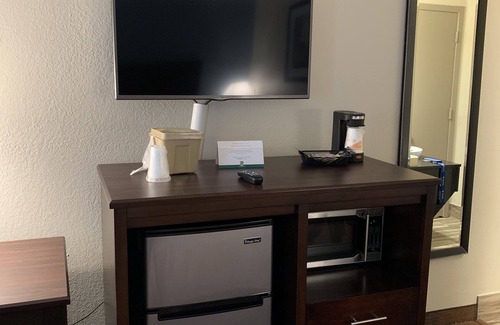 Madison Hotel | AmericInn by Wyndham Madison WI