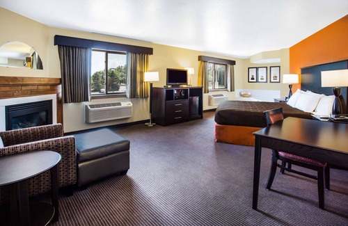 Menomonie Hotel | AmericInn by Wyndham Menomonie