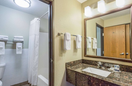 Menomonie Hotel | AmericInn by Wyndham Menomonie
