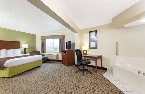 Sheboygan Hotel | AmericInn by Wyndham Sheboygan