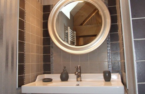 Mareuil-le-Port House | Amethyst Room "The Thousand and One Stones"