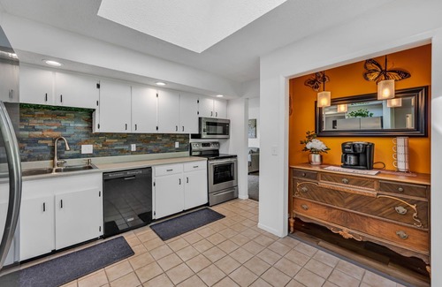 Amherst House | Amherst Oasis: Ideal Location Near Oberlin College & Cedar Point! 3 Beds 2 Bath