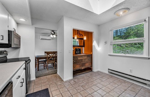 Amherst House | Amherst Oasis: Ideal Location Near Oberlin College & Cedar Point! 3 Beds 2 Bath