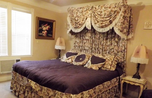 Cedar City Bed & Breakfast | Amid Summer's Inn B&B