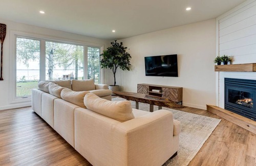 Cumberland Beach Cottage | AMIGO LAKE HOUSE
