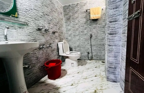 Latachapli Hotel | Amir Hamza Mia Palace