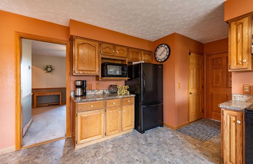 Keene House | Amish Country, Hot Tub, Gorgeous View, sleeps 8