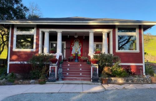 Santa Rosa House | Amitabha Wine Country Cottage