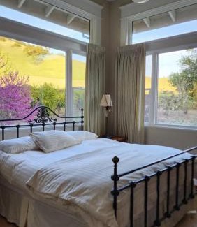 Santa Rosa House | Amitabha Wine Country Cottage