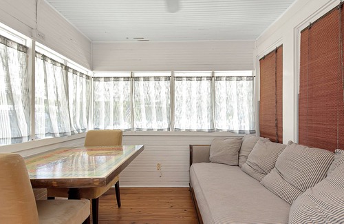 Cortez House | Amora is a charming 2 bedroom, 1 bath home built in 1938 in the heart of historic Cortez Village.