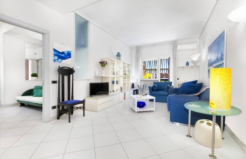 Sorrento Apartment | AMORE RENTALS - Doria Home with Private Terrace and Air Conditioning