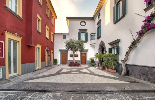 Sorrento City Centre Villa | AMORE RENTALS -Villa Galidia with Jacuzzi, Sea View, Garden and Air Conditioning