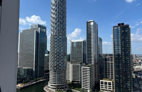 Canary Wharf Apartment | Amory Tower - High Rise Pinnacle