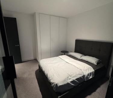 Canary Wharf Apartment | Amory Tower - One Bedroom