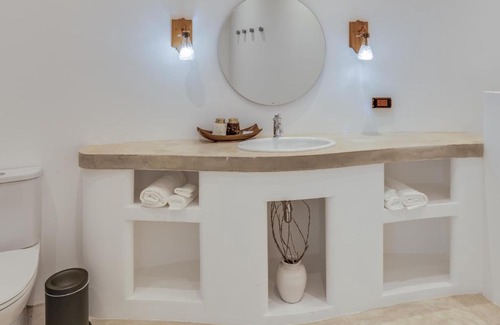 Moo 5 Resort | Ampersand Resort